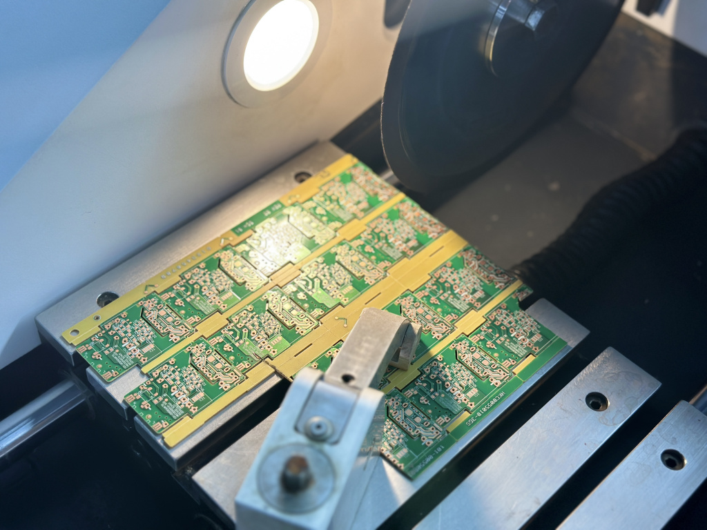 FERCUT T20 vertical fixture for PCB.jpg